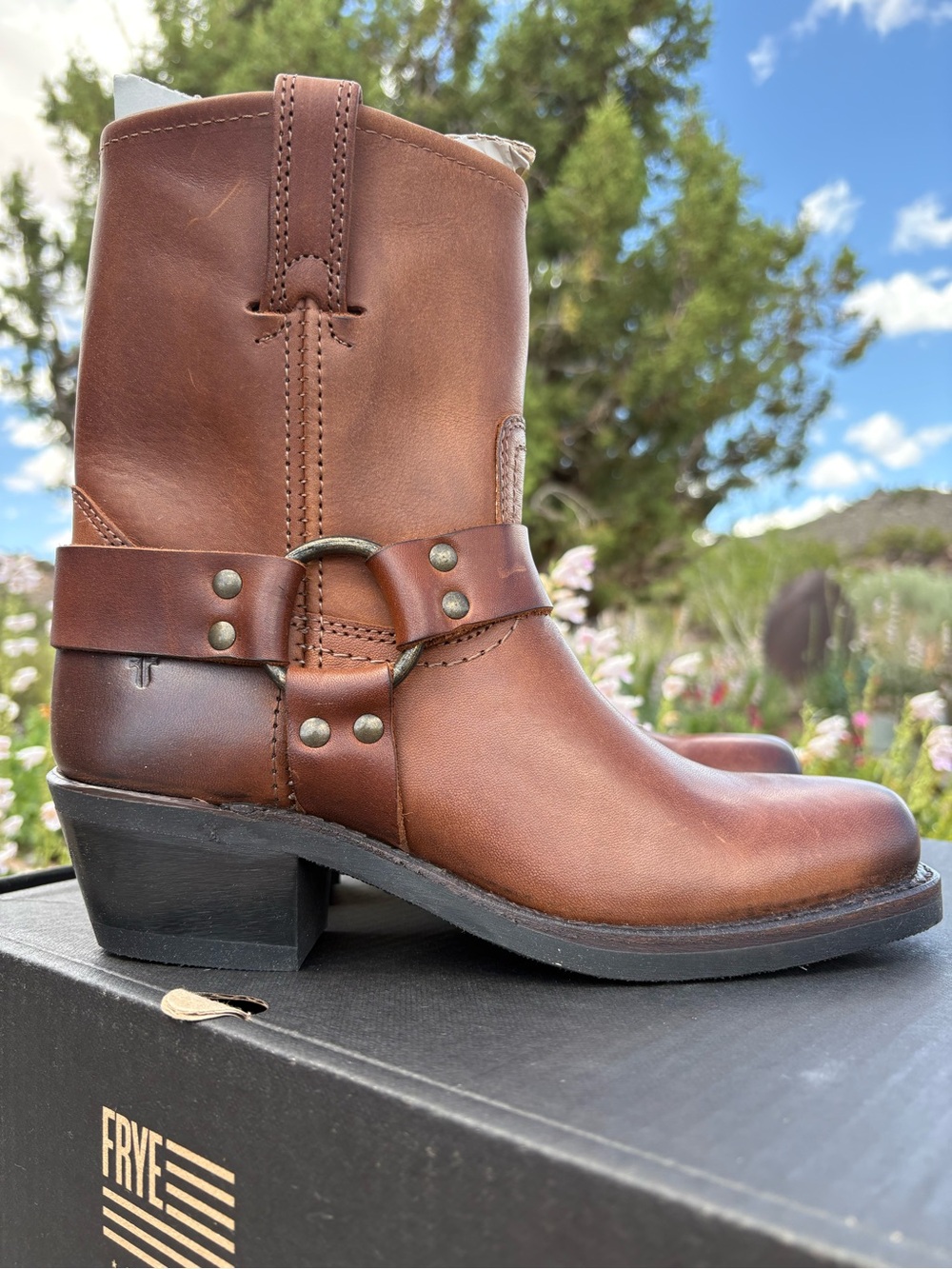 NWT๐บ๐ธ FRYE 8R Harness Boots Cognac - Picture 4 of 16